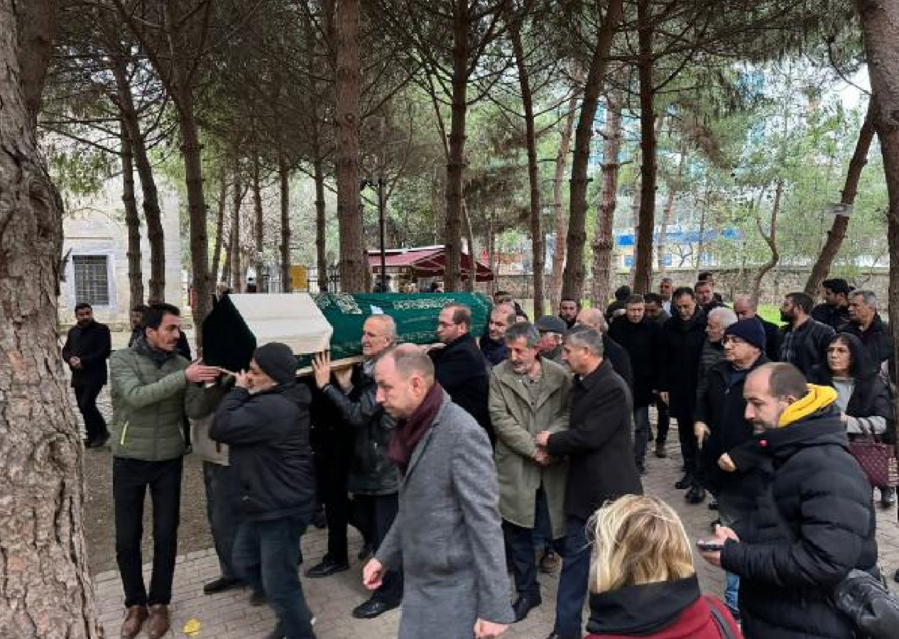Usta oyuncu Hikmet Taşdemir son yolculuğuna uğurlandı