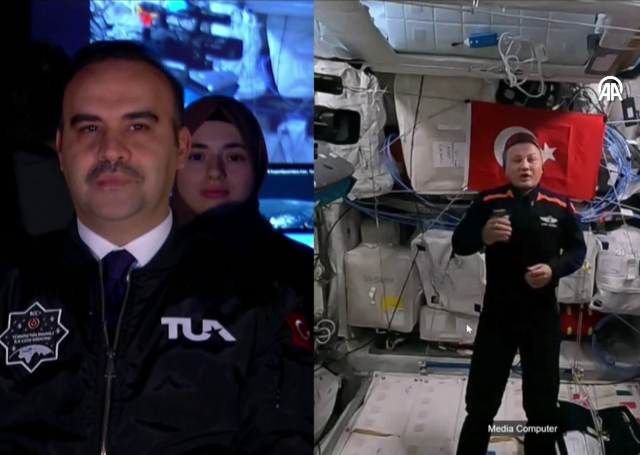 Bakan Kacır, Alper Gezeravcı ile video konferans aracılığıyla görüştü