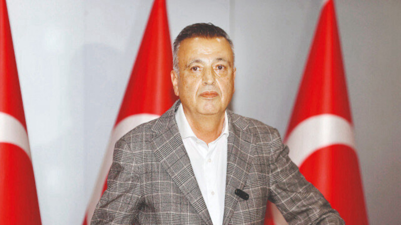 Aday olamayınca "Aleviler ve Kılıçdaroğlu'nu destekleyenler tasfiye ediliyor" diyerek istifa eden Battal İlgezdi'ye CHP medyasından tepki yağıyor.