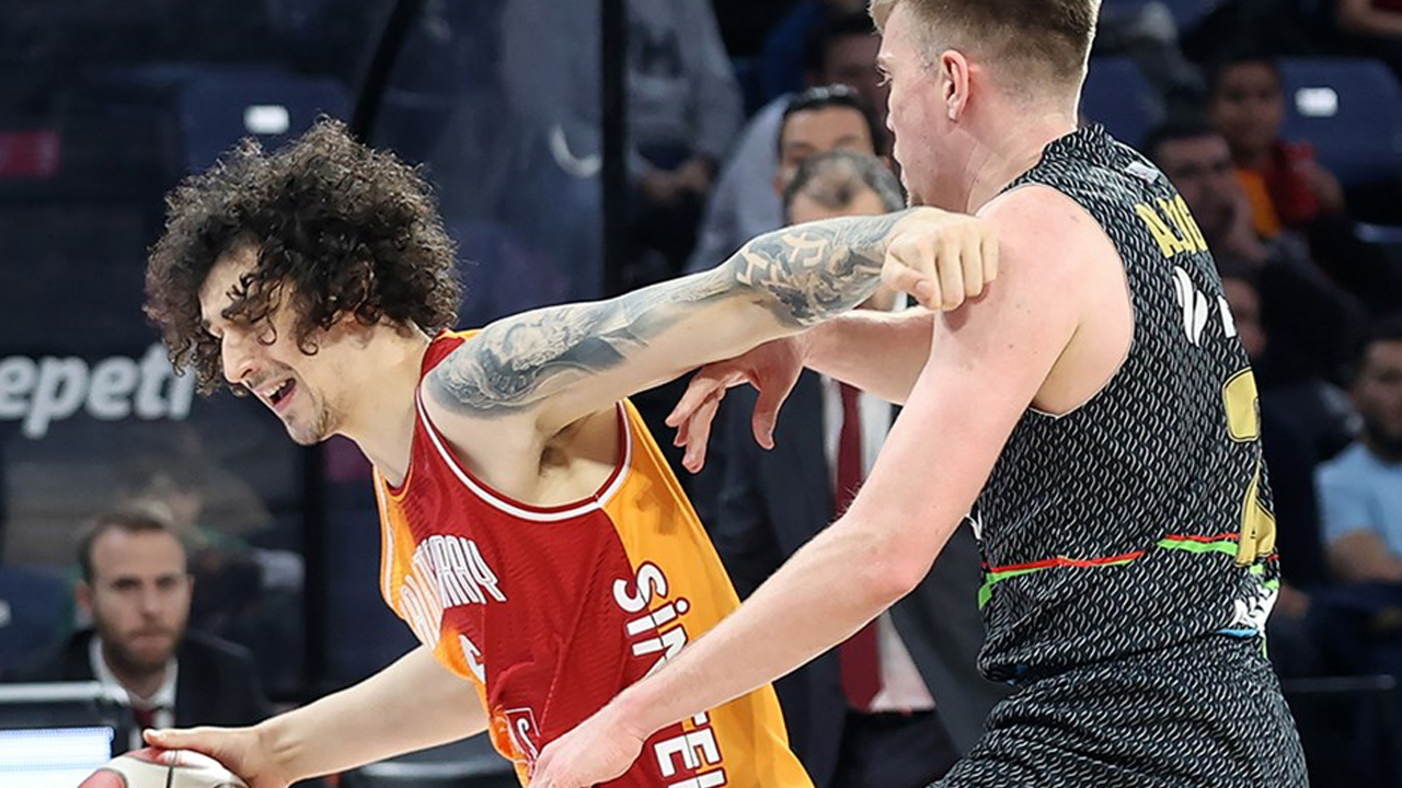 Galatasaray nefes kesen maçı son topta kazandı