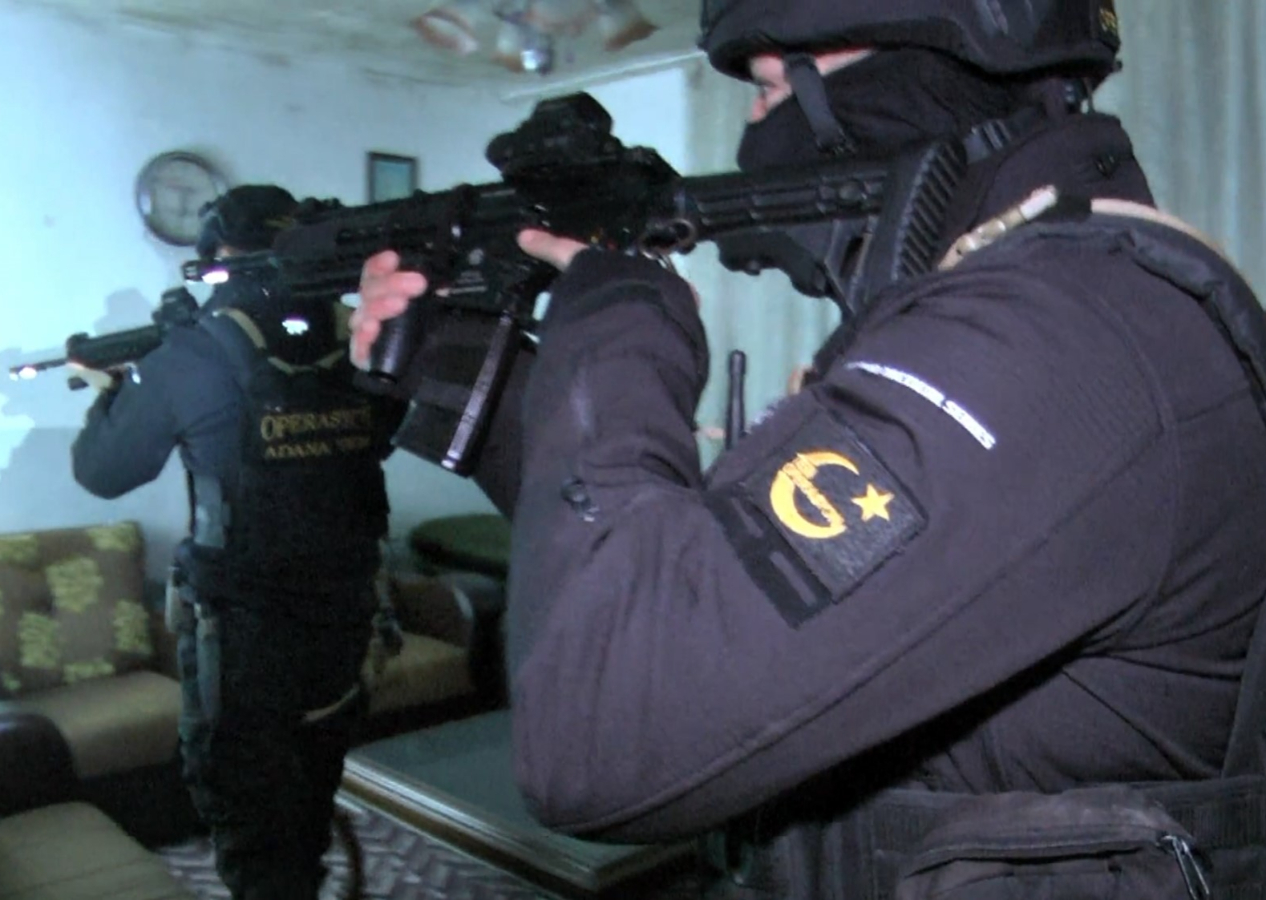 INTERPOL tarafından kırmızı bültenle aranan DEAŞ üyeleri Adana’da yakalandı