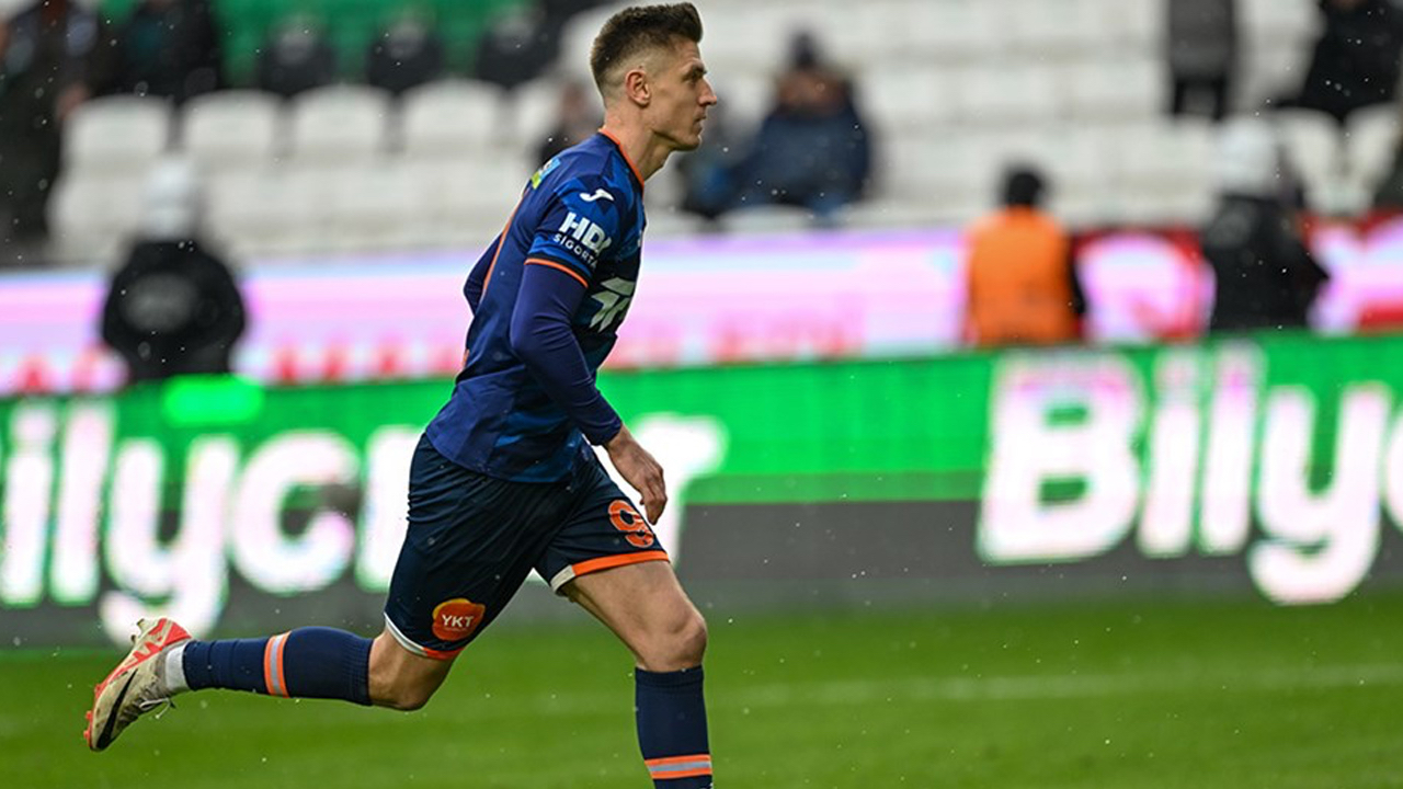 Başakşehir'den Konyaspor deplasmanında inanılmaz geri dönüş! Piatek şov yaptı