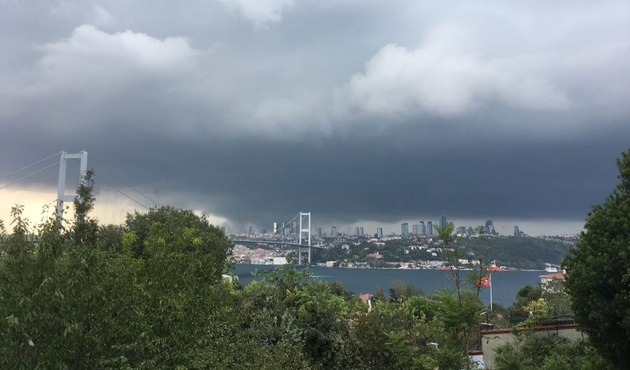 İstanbul'u CB bulutları kapladı! Fırtına ve yağış başladı...