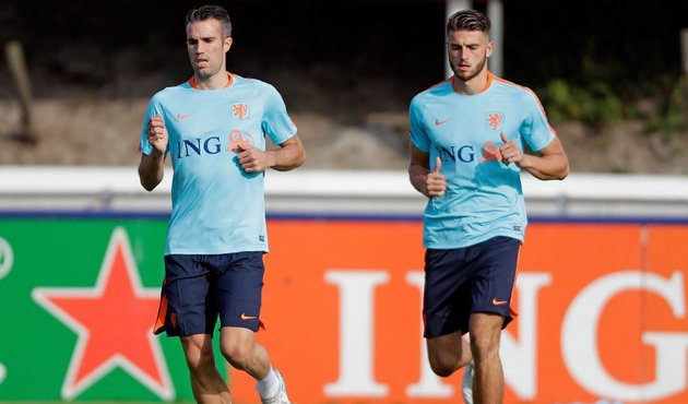 Van Persie'den flaş açıklama: Sakat değilim, milli takımda oynarım!