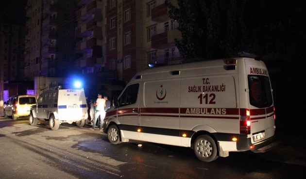 Diyarbakır'da itfaiye erlerine saldırı: 5 yaralı...