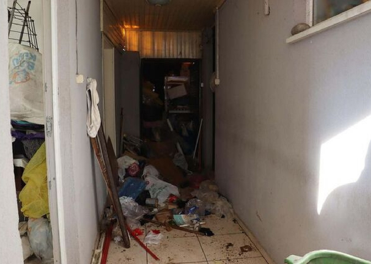 Aydın Nazilli'de 4 kez temizlenen şahsın evinden 3 kamyon daha çöp çıktı...