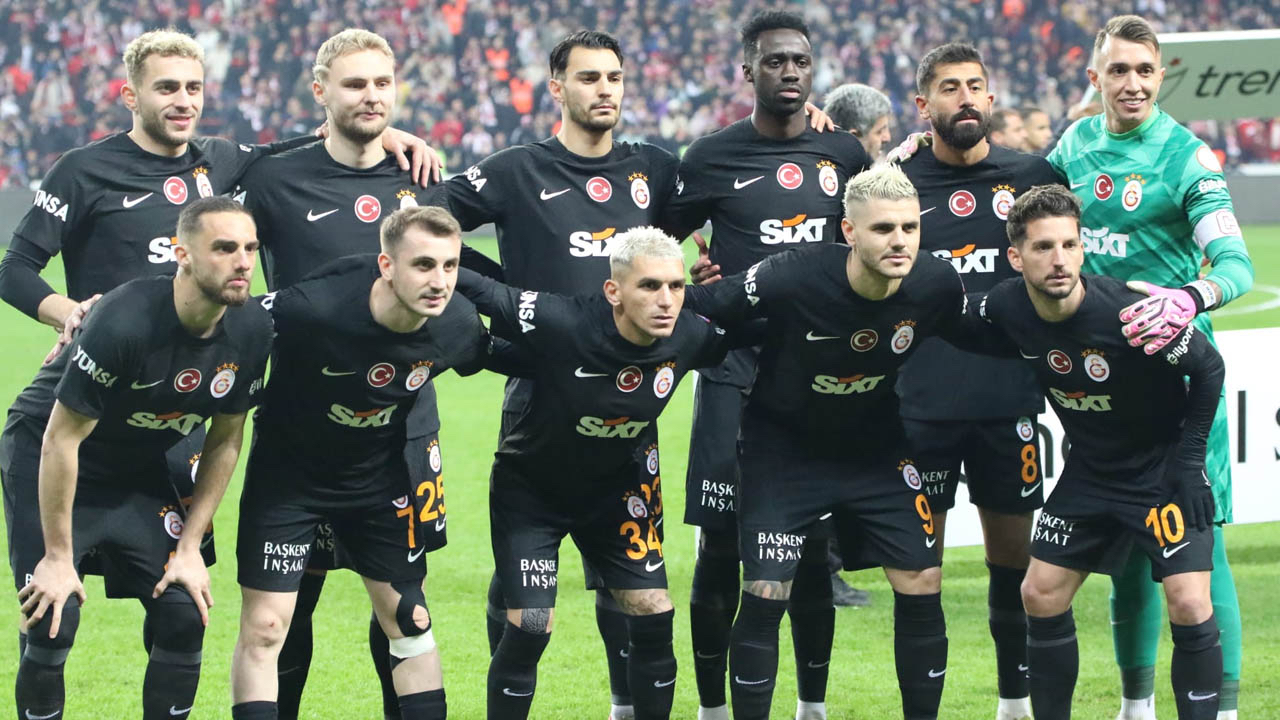 Galatasaray'dan 25 yıl sonra bir ilk! Okan Buruk bunu da başardı