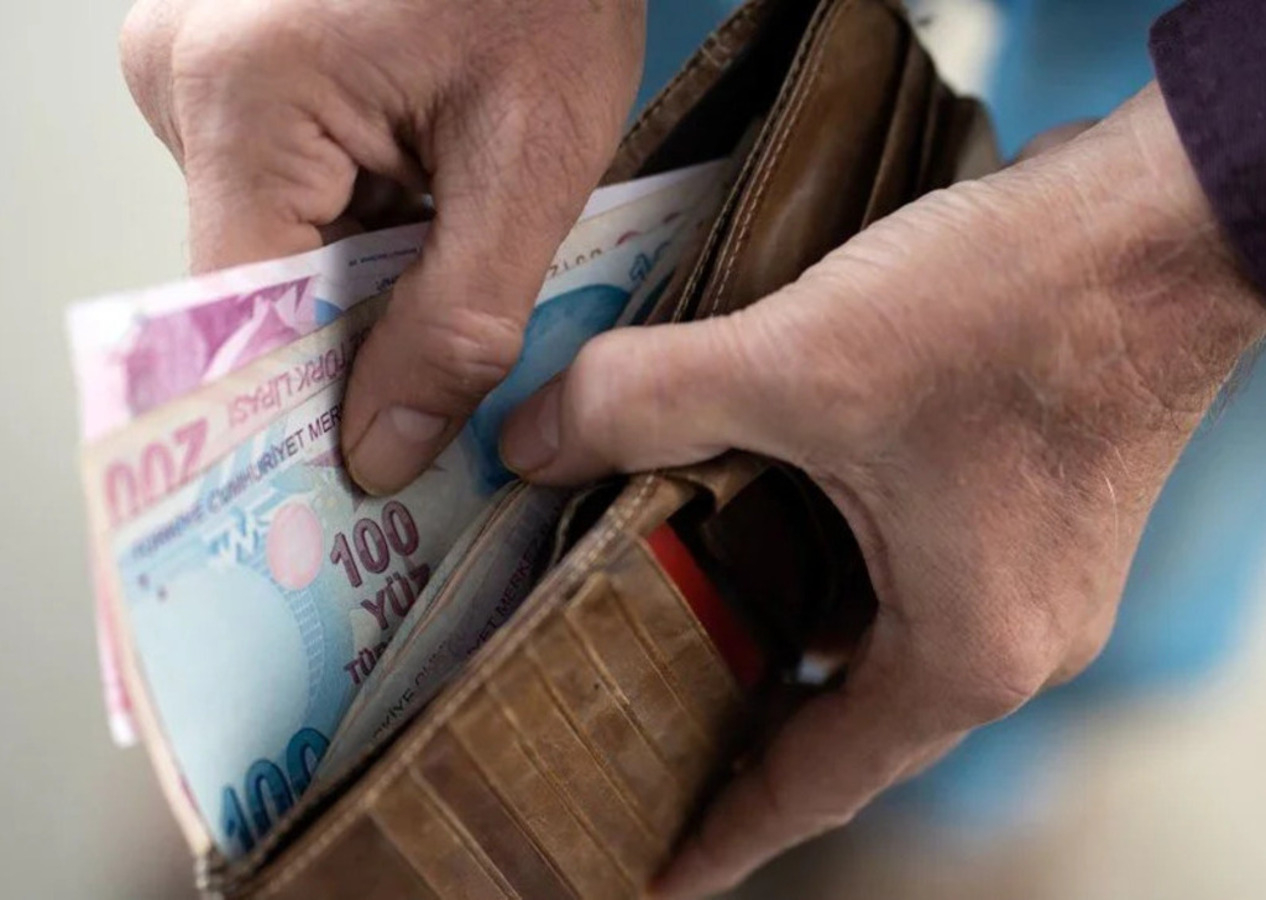 Milyonlarca emekliyi sevindiren haber! Ek zam Resmi Gazete'de