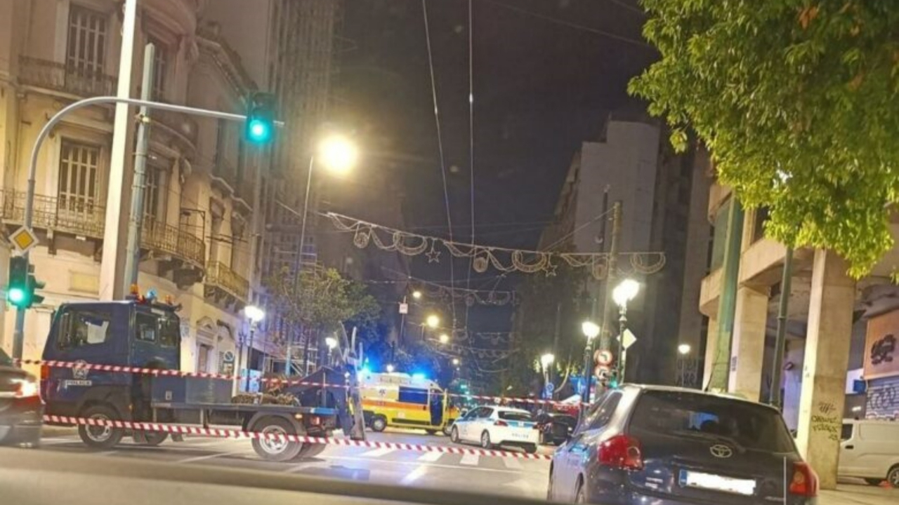 Komşuda korkutan patlama: Atina'da Bakanlık önünde bomba paniği