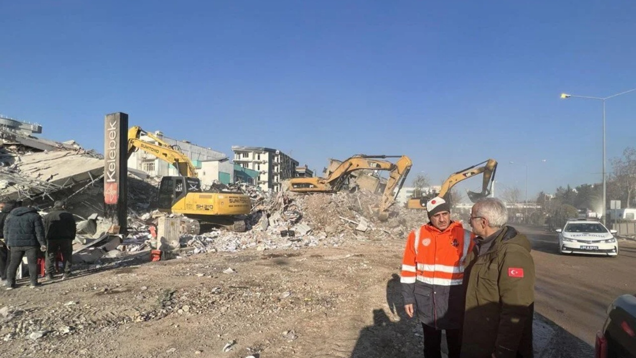 Bakan Uraloğlu: Depremden etkilenen bölgeleri, eskisinden daha ileriye taşıyabilmek için projelerimizi sürdüyoruz