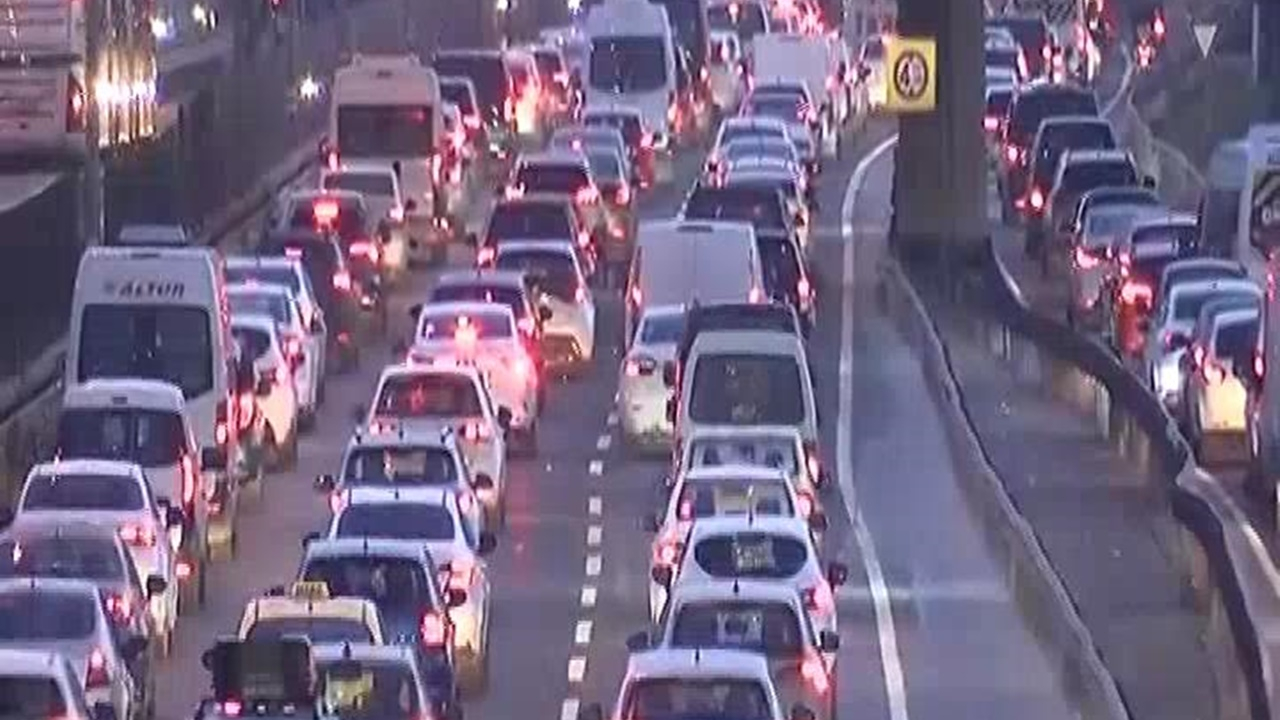 İstanbul trafiğinde okul yoğunluğu!