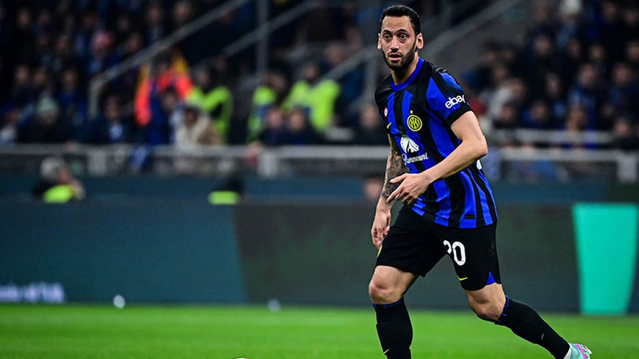 Hakan Çalhanoğlu İtalya'da manşetleri süslüyor! Yeni lakabı profesör...