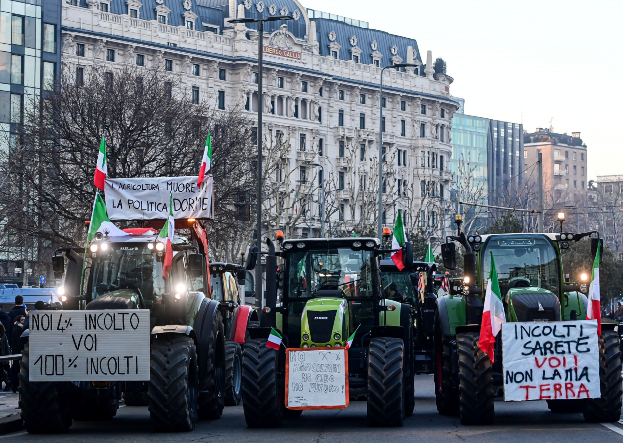 Çiftçiler protesto için Roma'ya ilerliyor:  "Kentin çevresini saracağız. Bunu yalnızca traktörlerle ve birkaç günlüğüne yapmayacağız"
