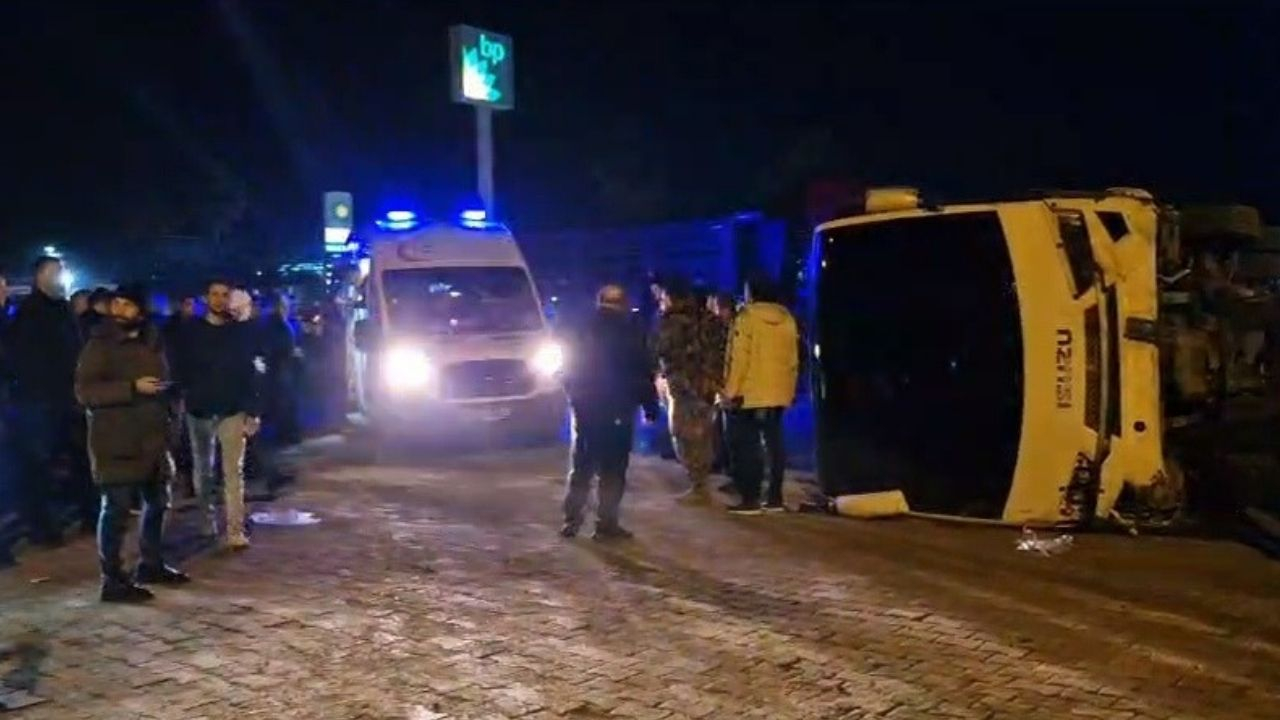 Çevik Kuvvet midibüsü devrildi: 11 polis yaralı