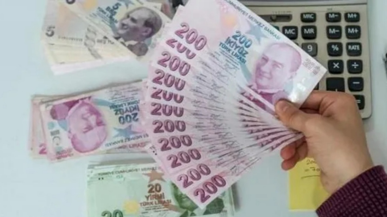 Emekliler dikkat! Hesaplarınızı kontrol edin: Ek zam ödemeleri bugün hesaplara geçiyor