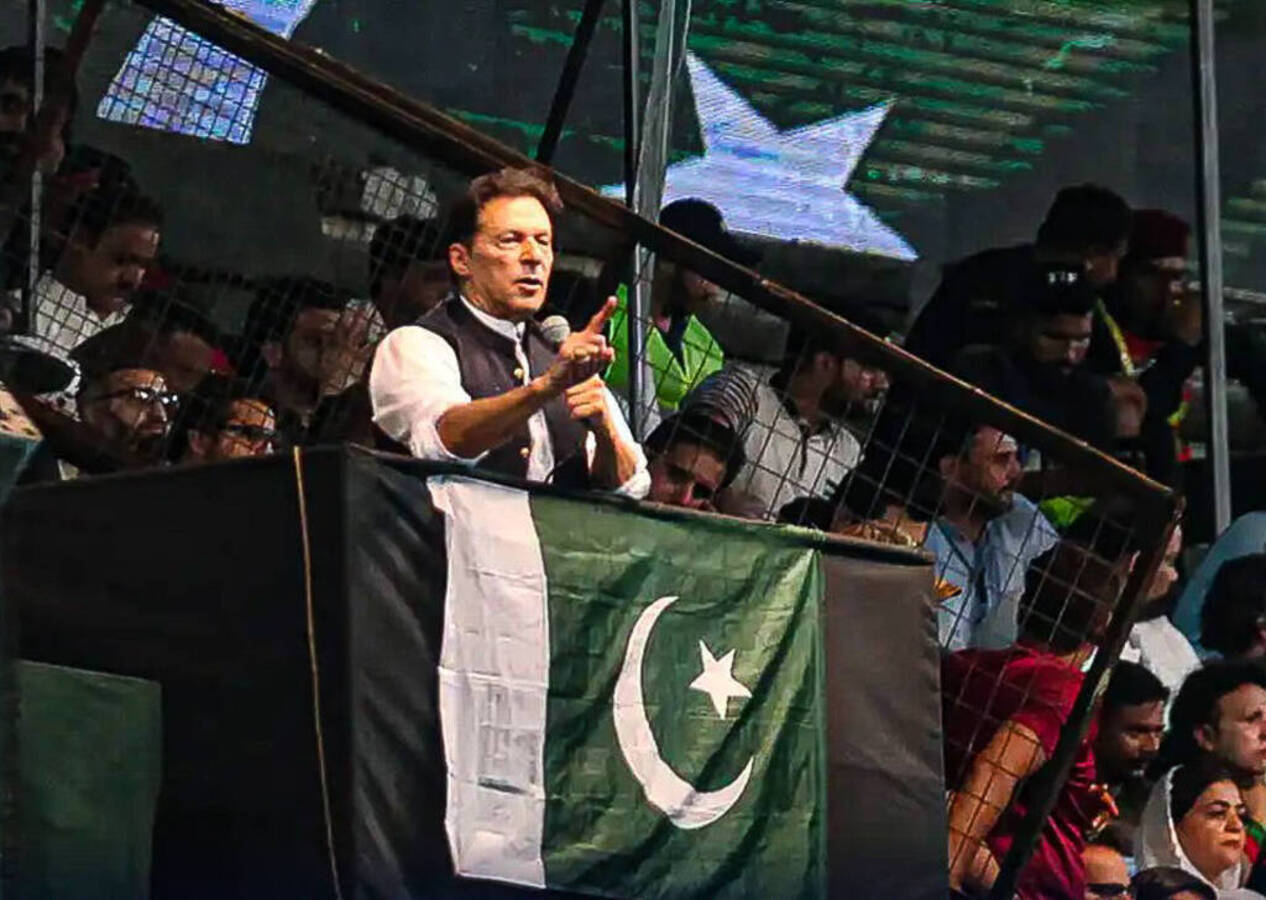 Pakistan'da tarihi seçim! Sandıklara İmran Han damga vurdu