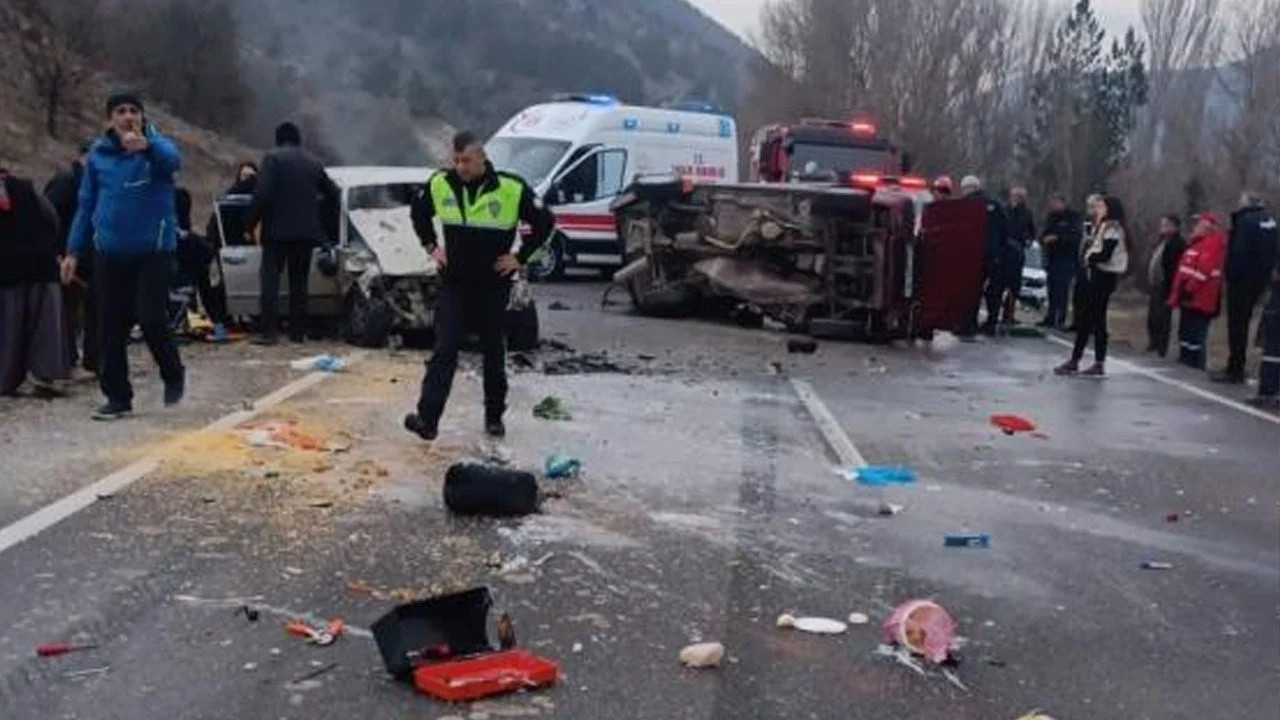 Ankara-Bolu sınırında facia! 2 araç çarpıştı: 3 ölü 3 yaralı var!