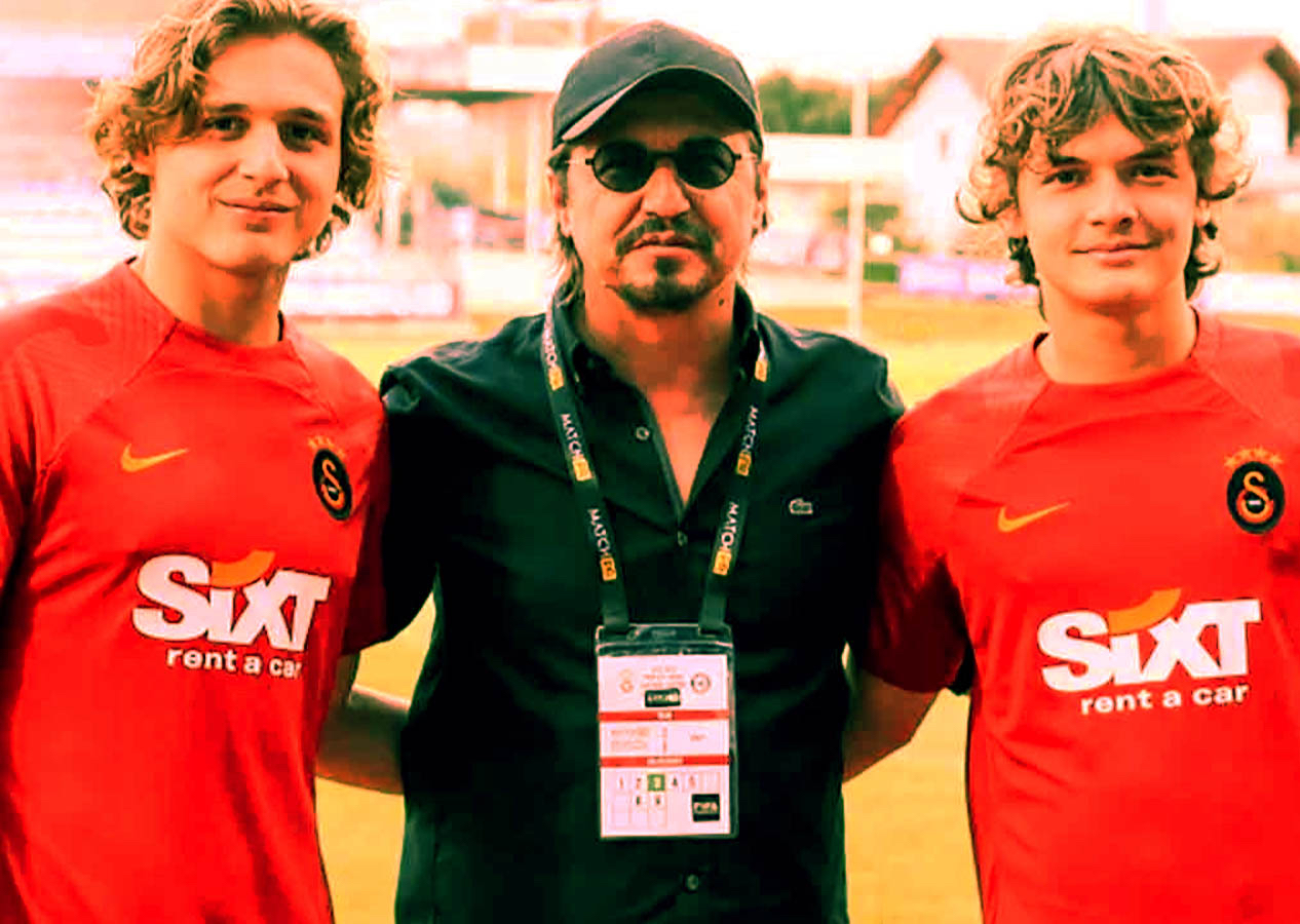 Galatasaray taraftarını şok eden Efe Akman gerçeğini babası Ayhan Akman canlı yayında açıkladı! "Galatasaray tüm haklarını onlara verdi, benim bile söz hakkım yok"