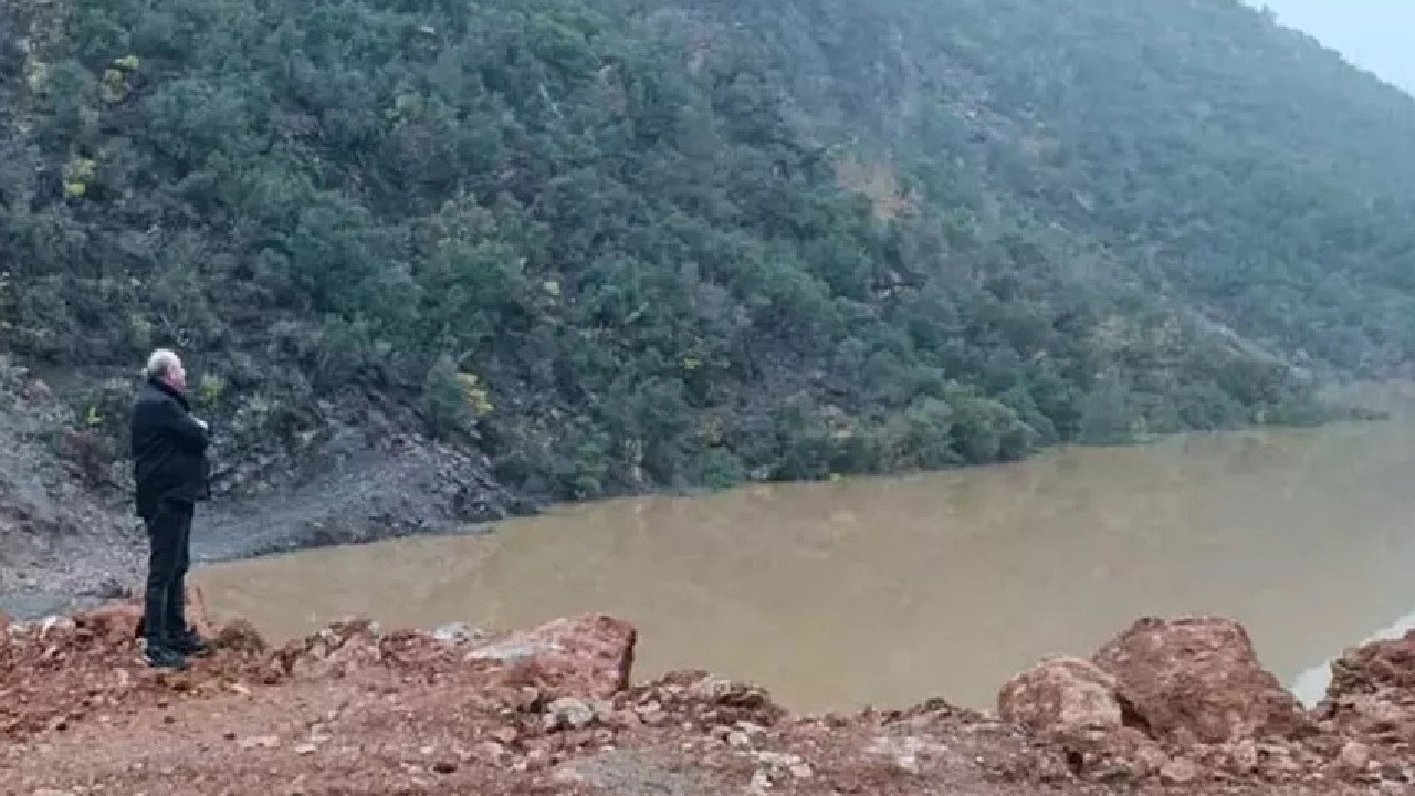 Prof. Şükrü Ersoy açıkladı! Deprem sonrası eriyen dağ küçük heyelanlar ile doğal göl oluşturdu...