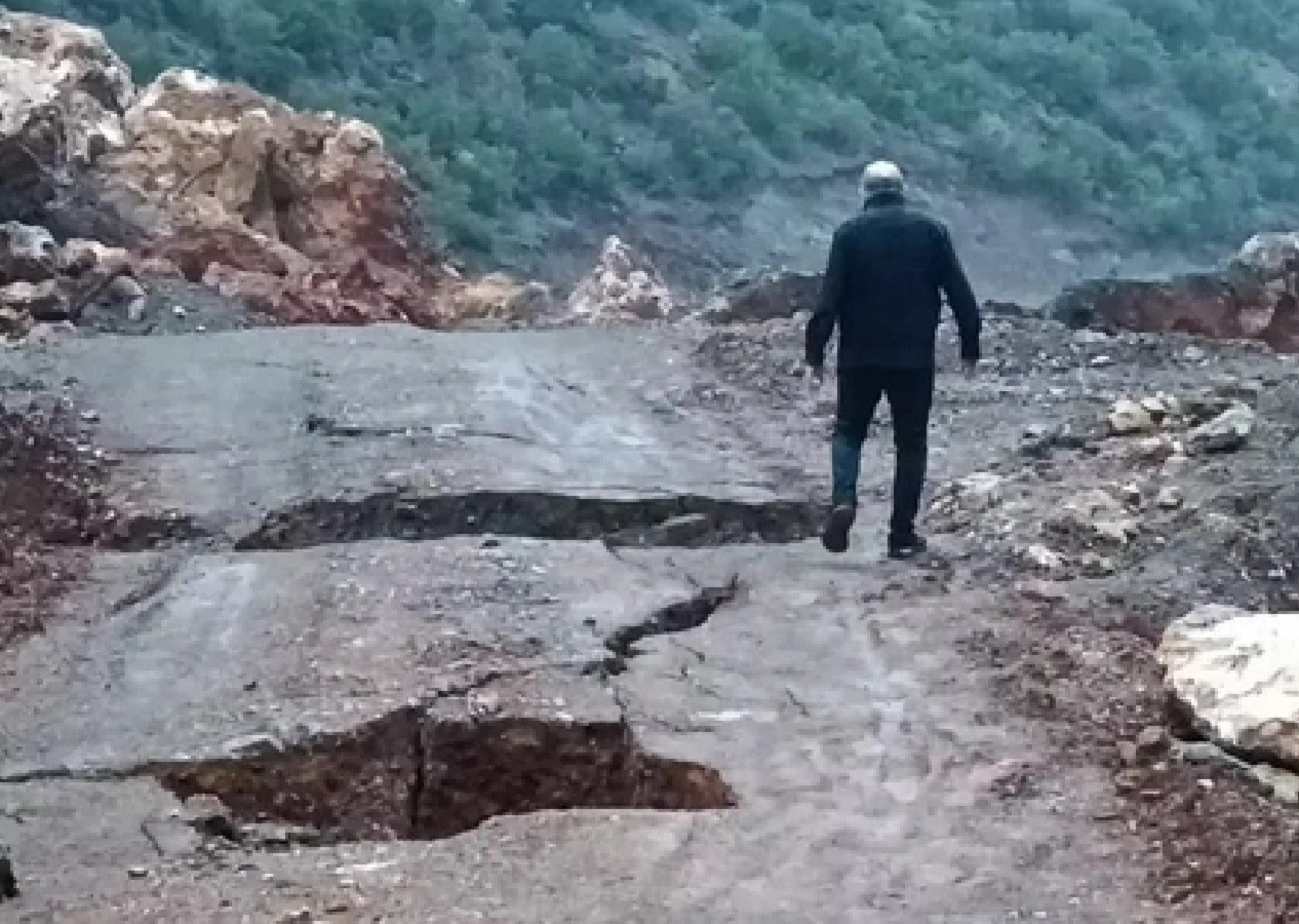 Prof. Şükrü Ersoy açıkladı! Deprem sonrası eriyen dağ küçük heyelanlar ile doğal göl oluşturdu...