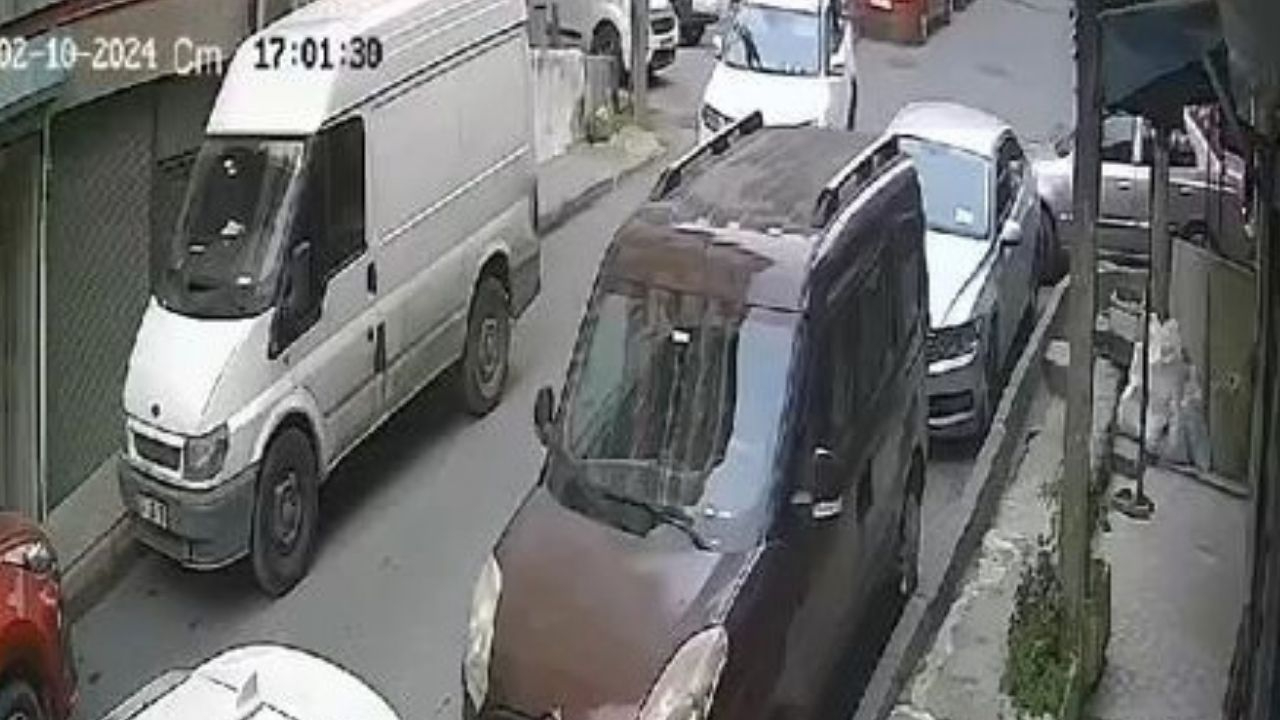 Küçükçekmece'de AK Parti'nin seçim çalışması sırasında düzenlenen silahlı saldırı anı kamerada!