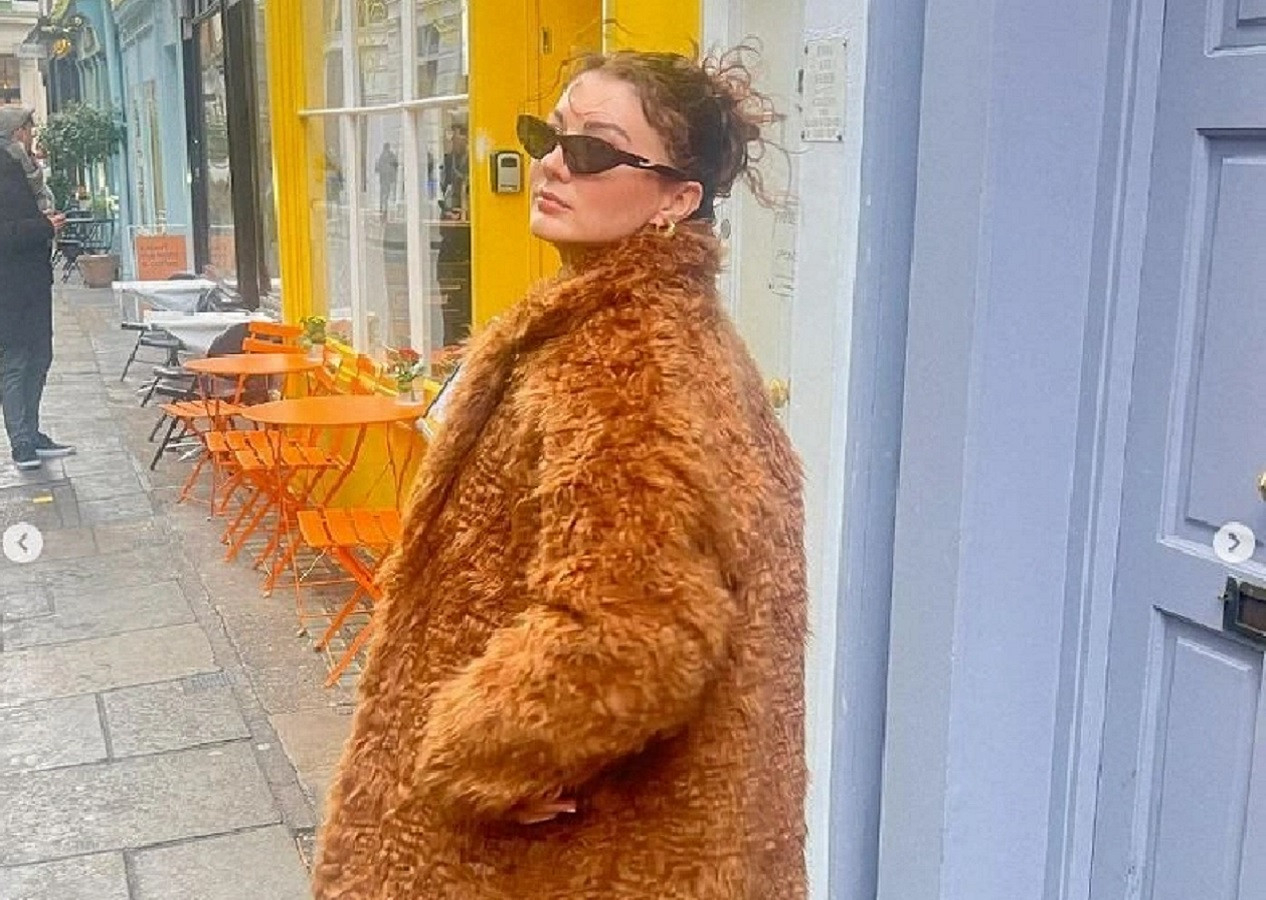 Oyuncu Burcu Özberk Londra tatilinde! Sokak pozlarına hayranlarından yorum yağdı...