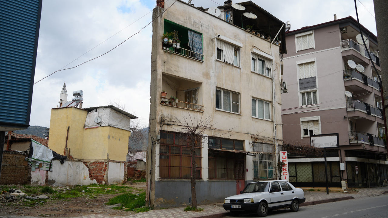 Balıkesir'deki iki boyutlu evi görenler bir daha bakıyor