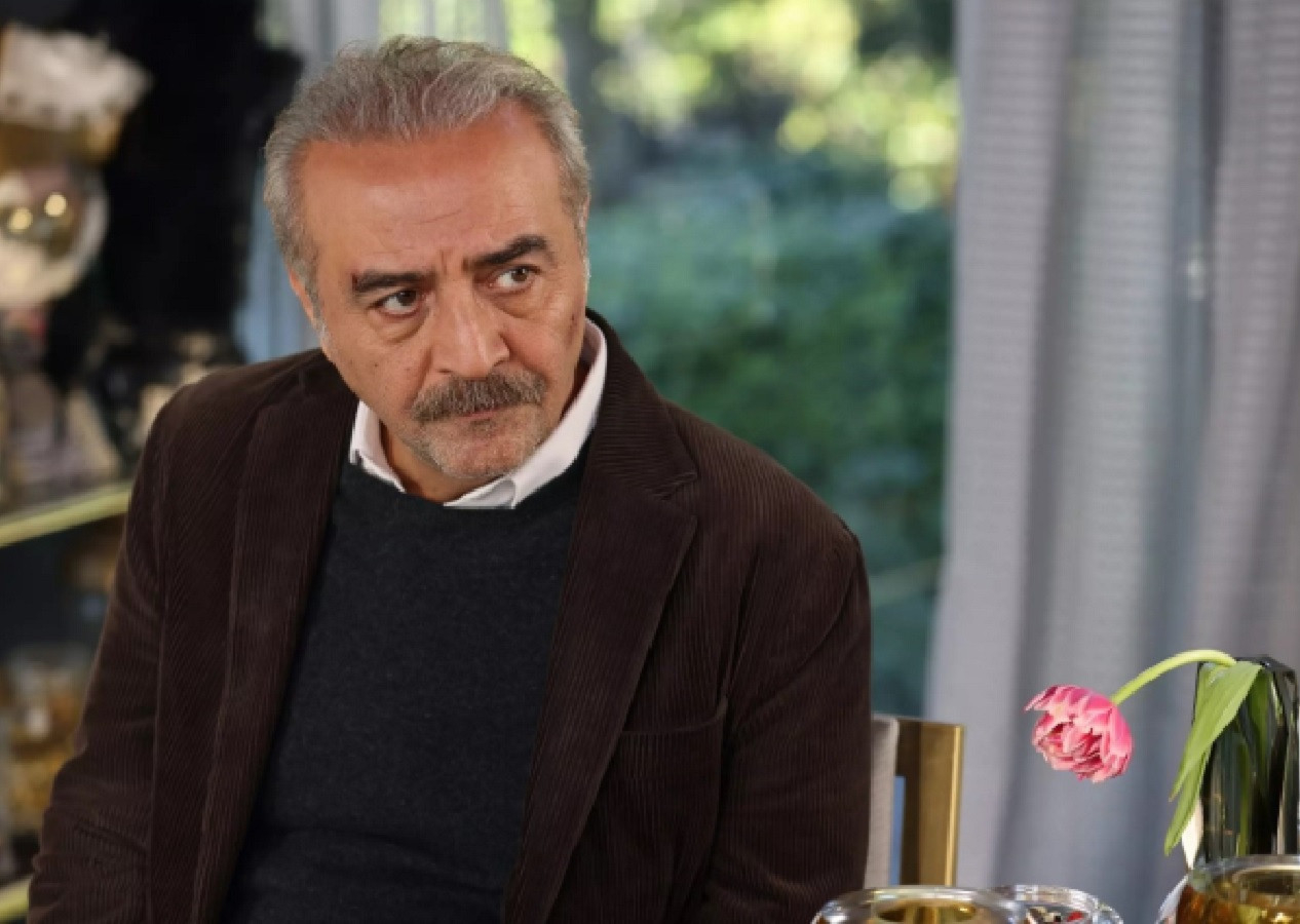İnci Taneleri dizisinde "Hatıran Yeter" performansı dikkat çekmişti! Ekipten yanlışlık için özür açıklaması geldi!