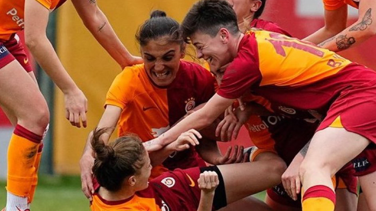 Kadın futbol ligindeki derbide Galatasaray Beşiktaş'ı geriden gelerek devirdi