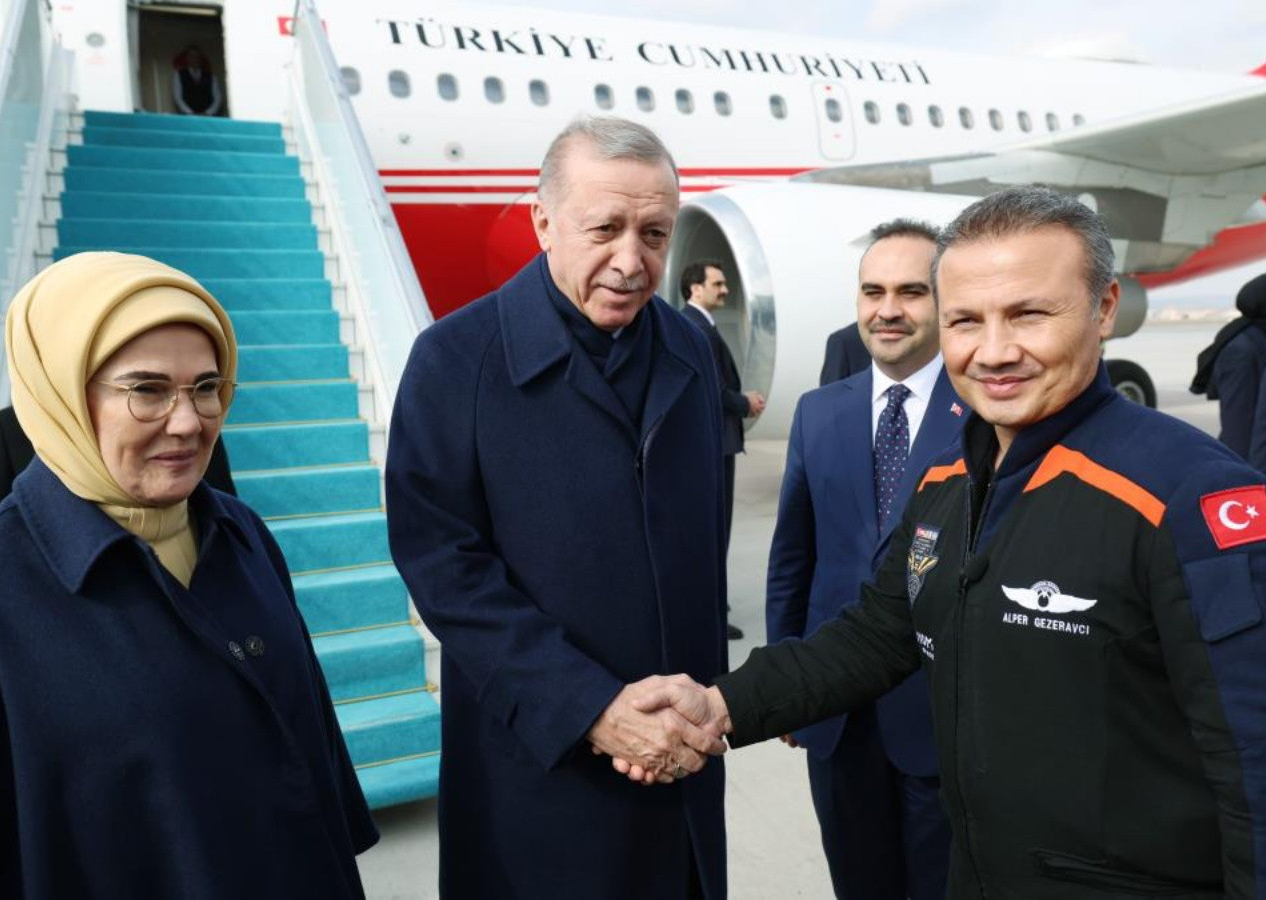 Cumhurbaşkanı Erdoğan, Alper Gezeravcı ile görüştü! Dikkat çeken Türk bayrağı detayı...