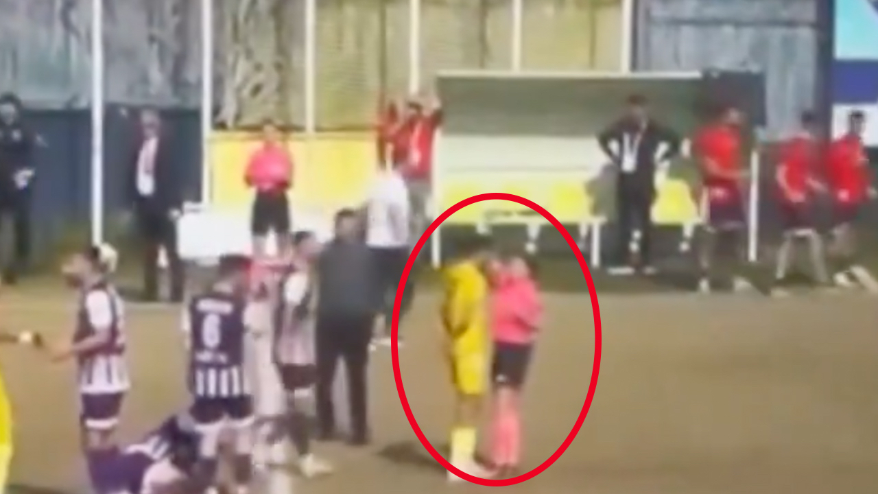 Kadın hakem göğsüne dokundu, yerde defalarca takla attı! Türkiye'de yaşanan olay dünyada paylaşım rekorları kırdı