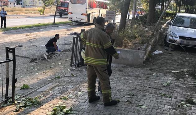 İzmir'de cezaevi aracının geçişi sırasında patlama! Yaralılar var...