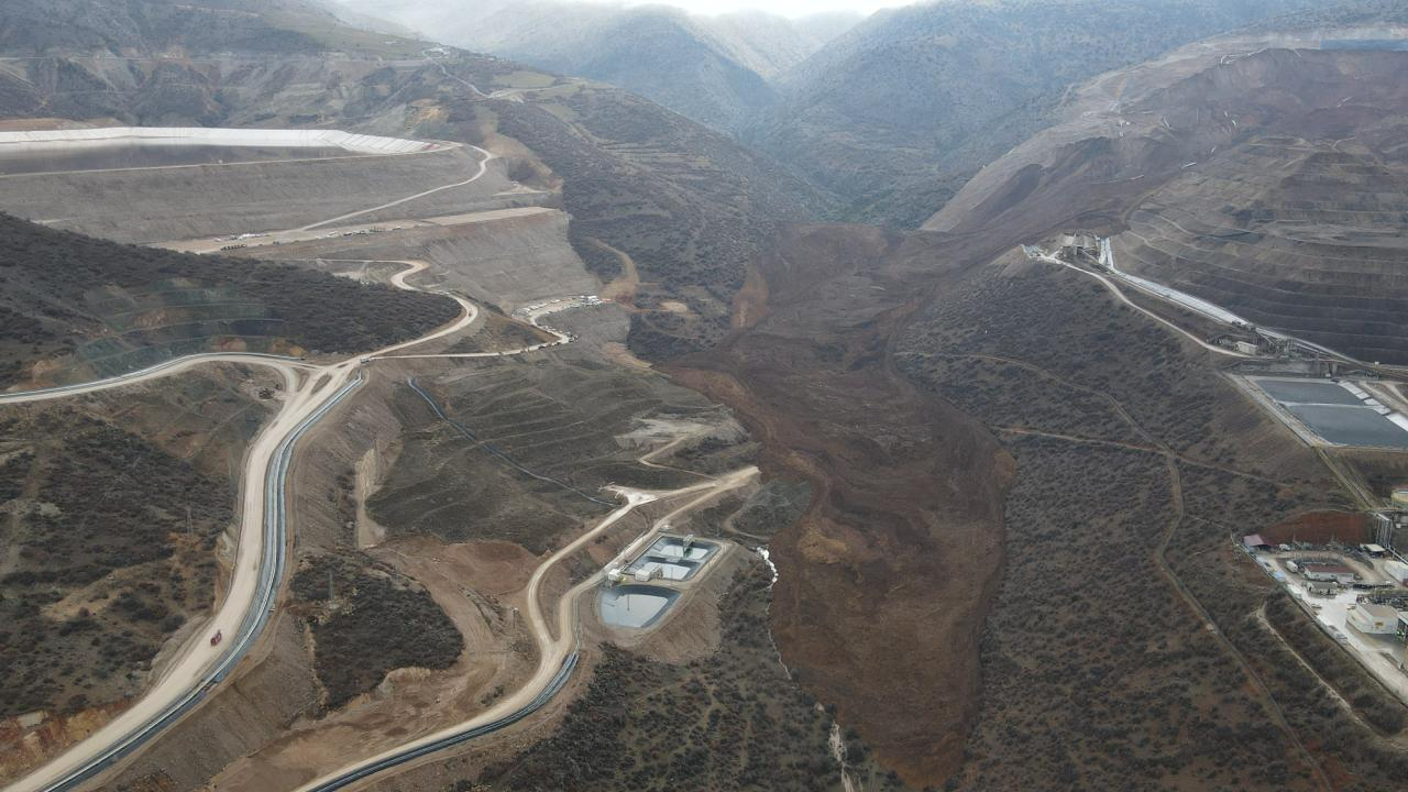 Erzincan İliç Belediye Başkanı Mustafa Gürbüz’ün yeğeni de göçük altında