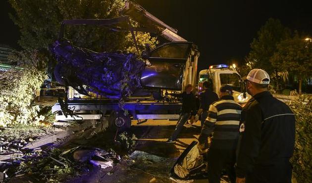 Ankara'da feci kaza: 2 ölü, 1 ağır yaralı