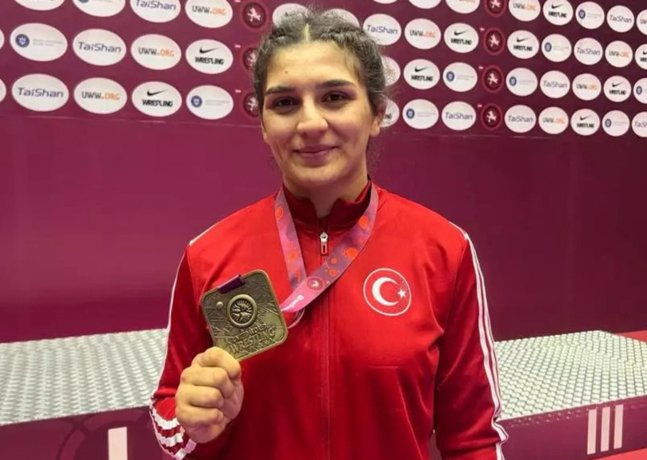 Milli sporcu Nesrin Baş, Avrupa Şampiyonu oldu! İşte Türk kadınının gücü...