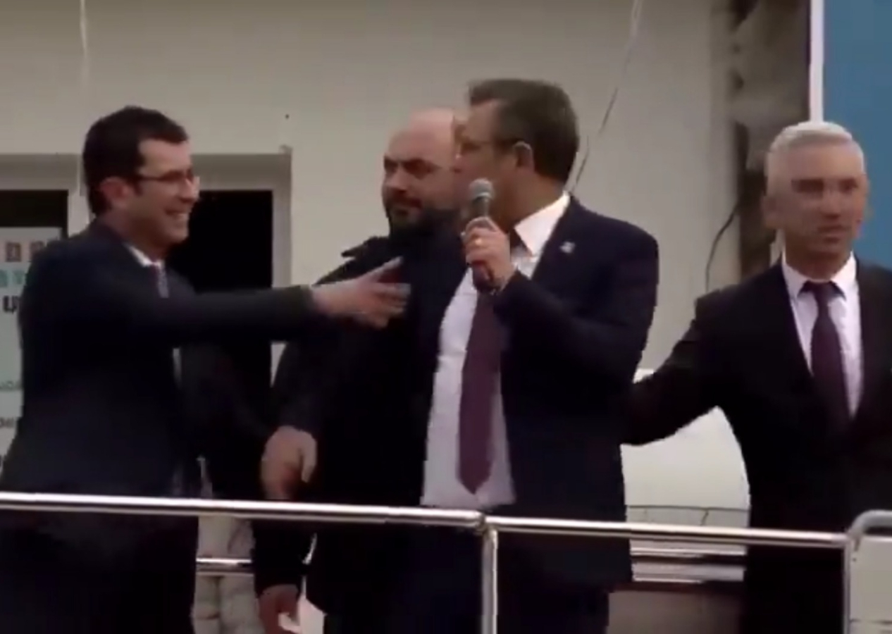 CHP'nin kalesinde skandal: Özgür Özel, Belediye Başkan Adayını tanıyamadı! Bunlar hep yapay zeka...