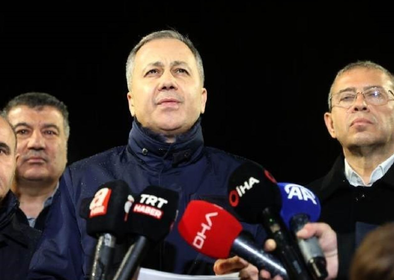 İçişleri Bakanı Yerlikaya maden ocağında başlanan toprak tahliyesinin detaylarını anlattı