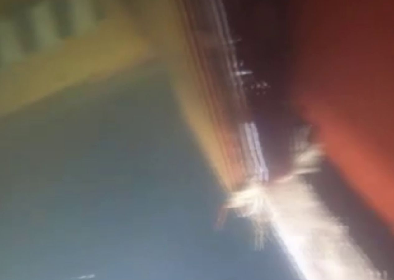 Batık gemiye dalış yapıldı mürettebat kamaraları görüntülendi
