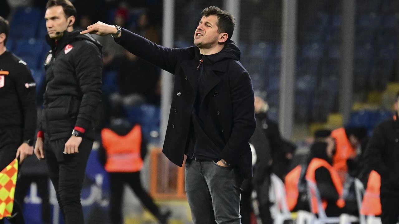 Emre Belözoğlu'ndan çok konuşulacak açıklama: Tarihin gelmiş geçmiş en iyi kadrosu!