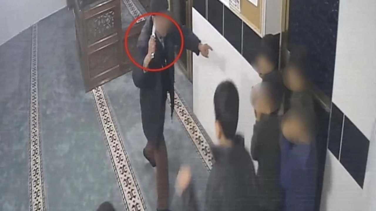 Camide Kur'an-ı Kerim eğitimi alan çocuklara bıçakla “uslu durun” uyarısı