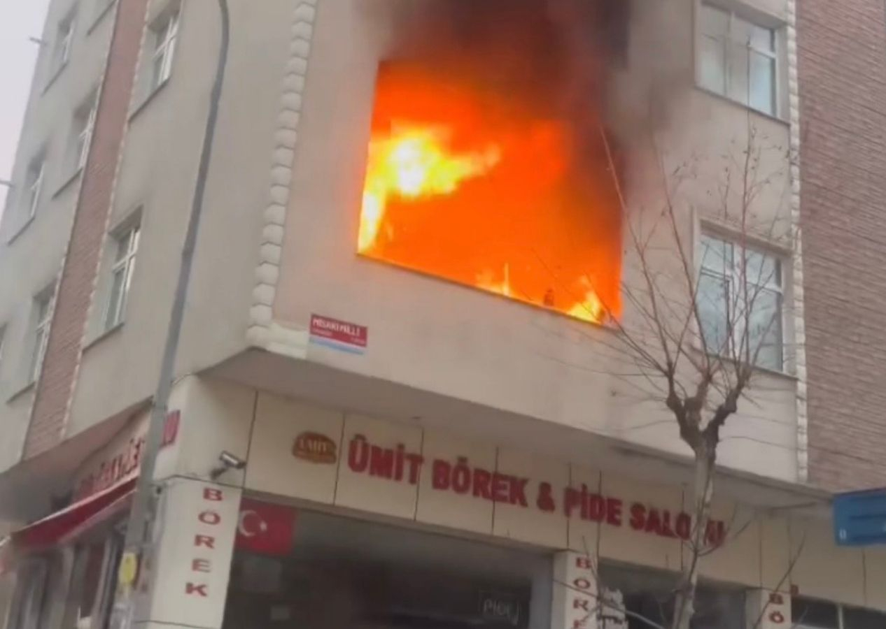 Pendik’te korku dolu anlar: Dairede çıkan yangında tüp patladı