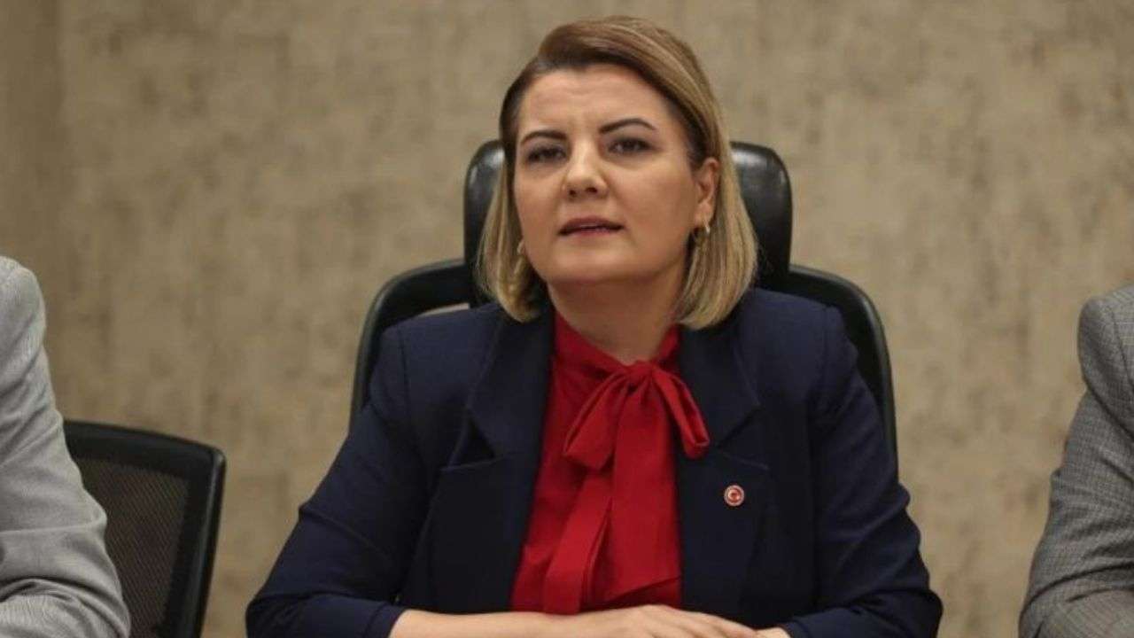 İzmit Belediye Başkanı Fatma Kaplan Hürriyet adaylıktan çekildi
