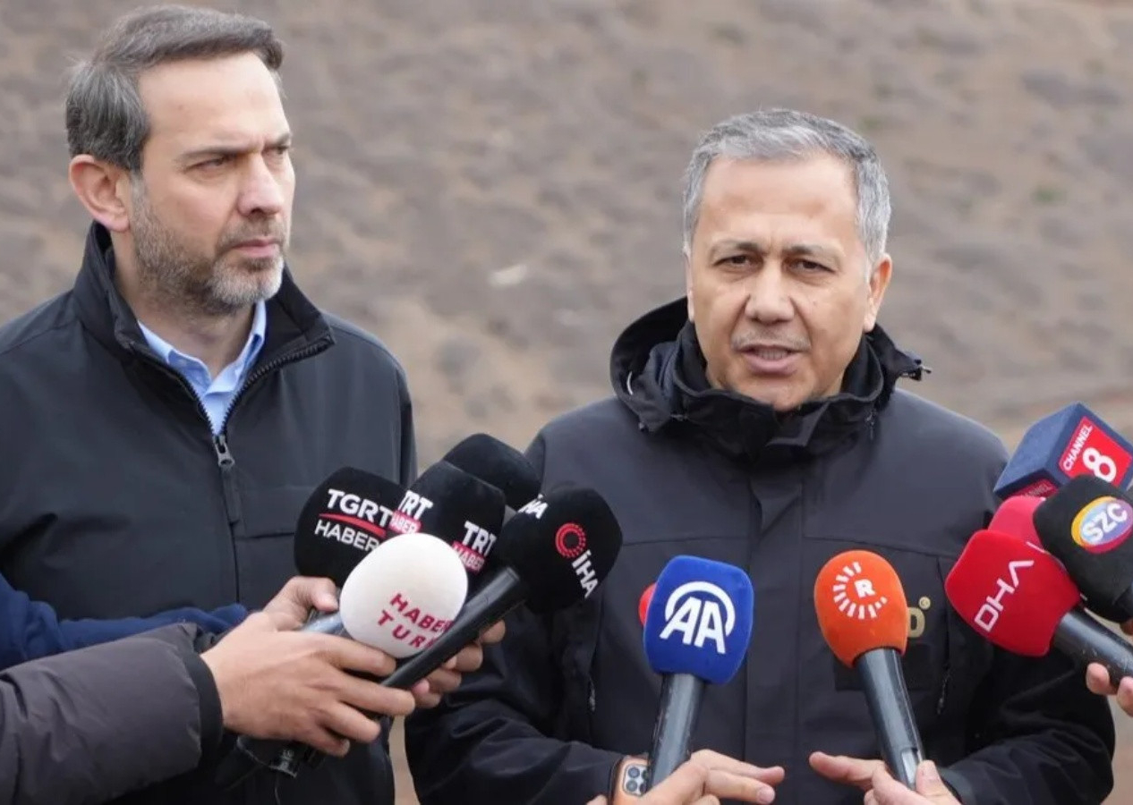 Bakan Yerlikaya duyurdu: Erzincan maden sahasında güvenli çalışma imkanı sağlanıncaya kadar arama faaliyetlerine ara veriyoruz