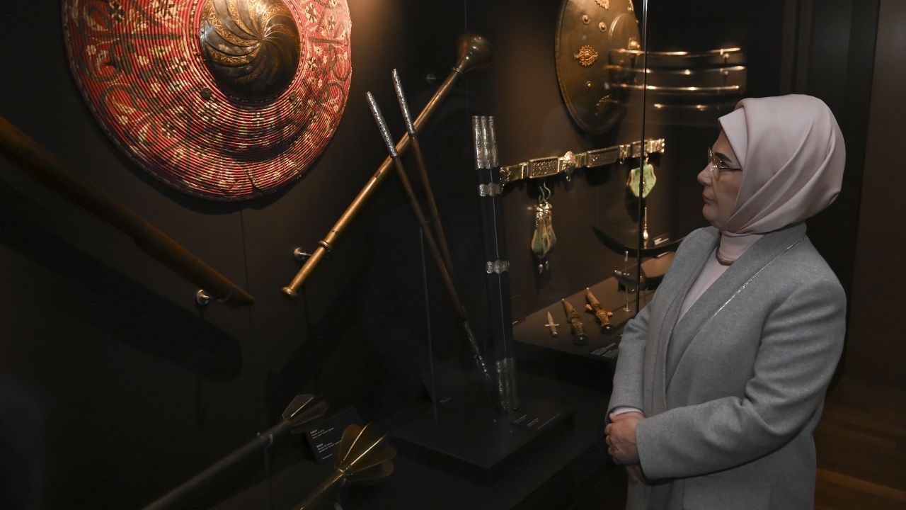 Emine Erdoğan, Ankara'nın tarihi yapılarından Ankara Palas Müzesi'ni ziyaret etti
