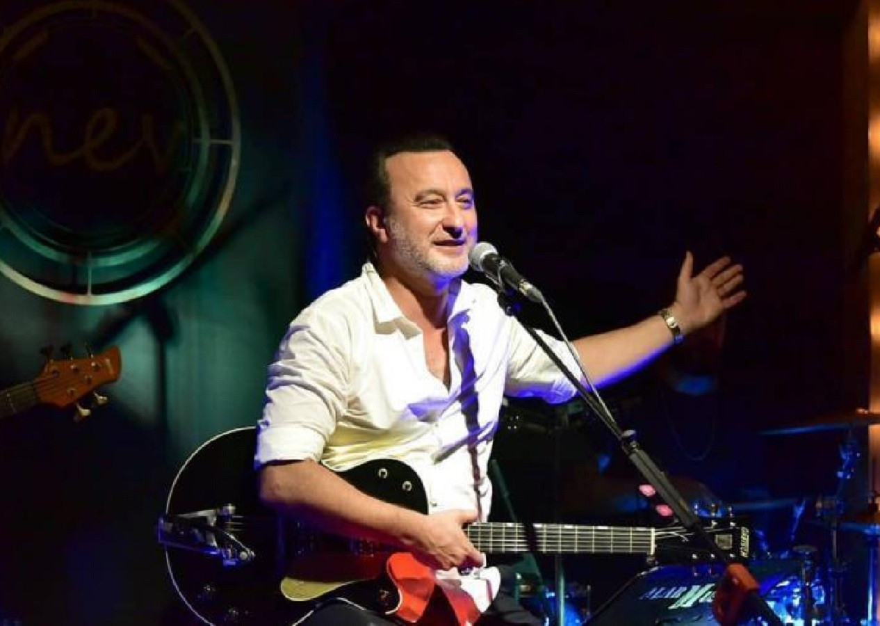 Nev konserinde skandal anlar! Sahneye alkollü çıktı, izleyici tepki gösterdi...