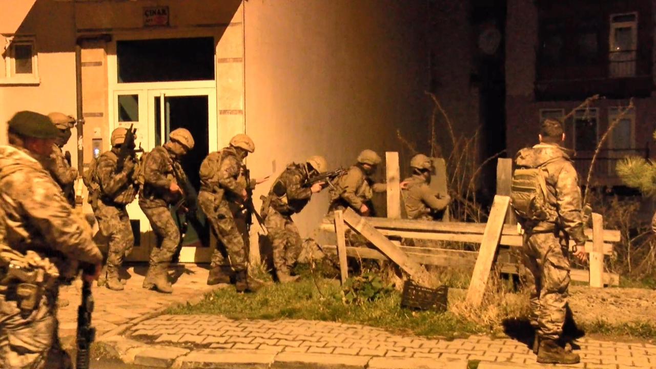 Babası 7 yaşındaki çocuğu rehin aldı: 12 saat sonunda operasyonla kurtarıldı