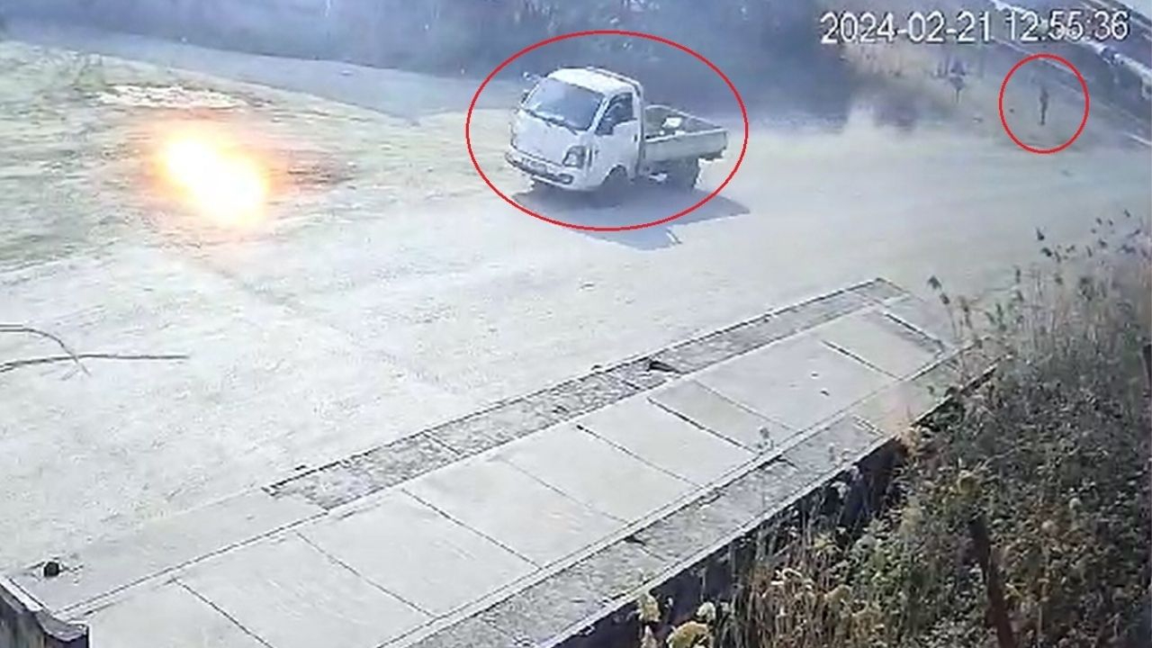 'Toz kaldırdığı' için tepki gösteren yayaya geri dönüp kamyonetiyle çarptı o anlar kamerada