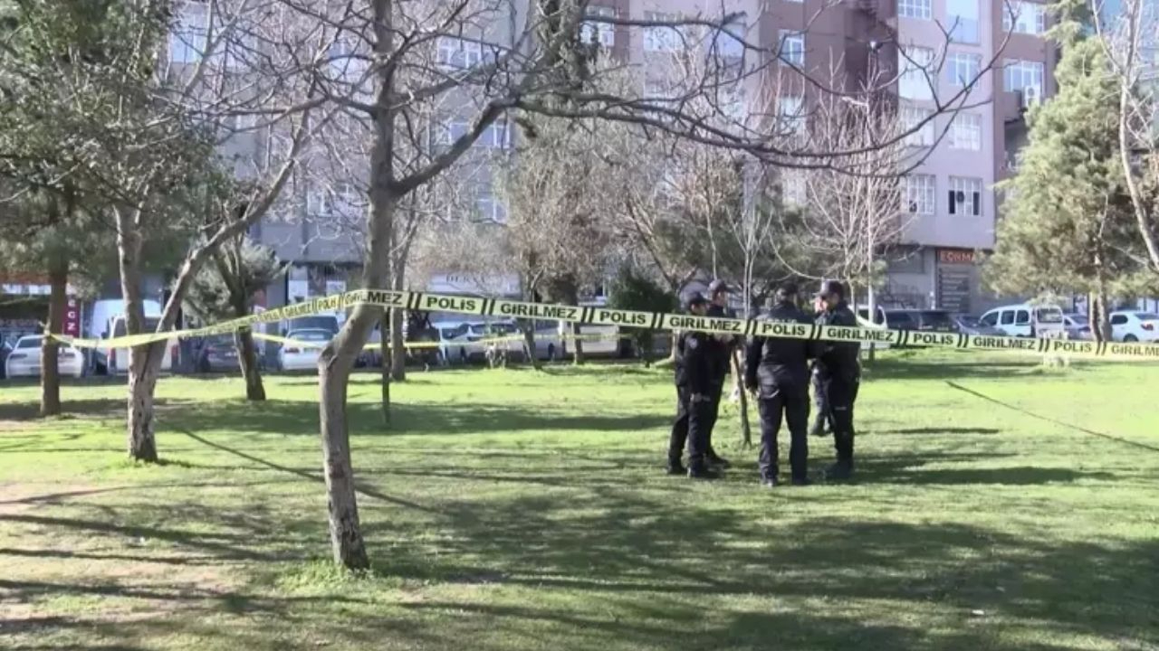 Sultangazi'de parktaki cenini düşük yapan kadın gömmüş