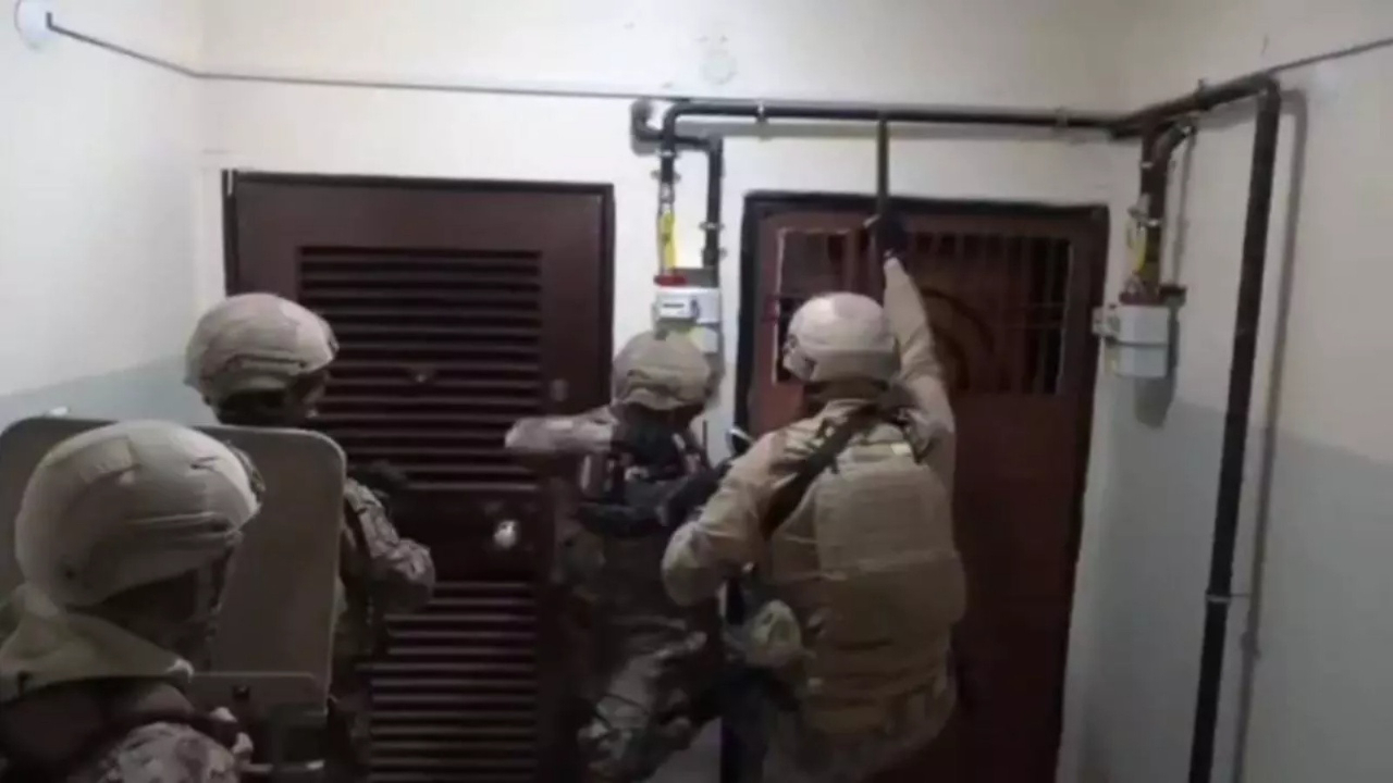 Zehir tacirlerine dev operasyon! 1 tona yakın uyuşturucu ele geçirildi! Yüzlerce sokak satıcısı yakalandı...