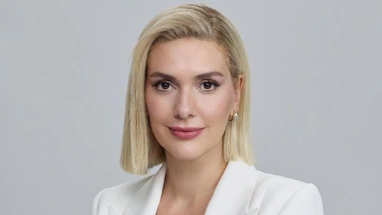 Bergüzar Korel’den yapay zekayla hazırlanmış sahte içeriklere tepki! ''Annemin telefonları susmuyor, tükettiniz bizi!''
